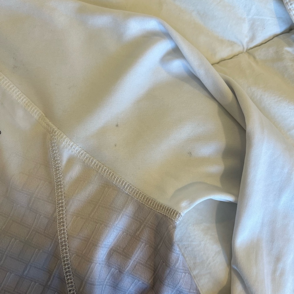 Colosseum Gradient White and Black Pullover - Picture 3 of 4